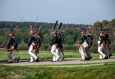 1812 Borodino Savaşı 'ndan sahnelerin yeniden canlandırılması