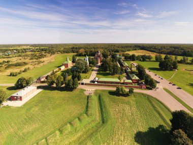 1812 savaşının topçu mühendisliği yapıları Borodino sahasında insansız hava aracından çıkarıldı.