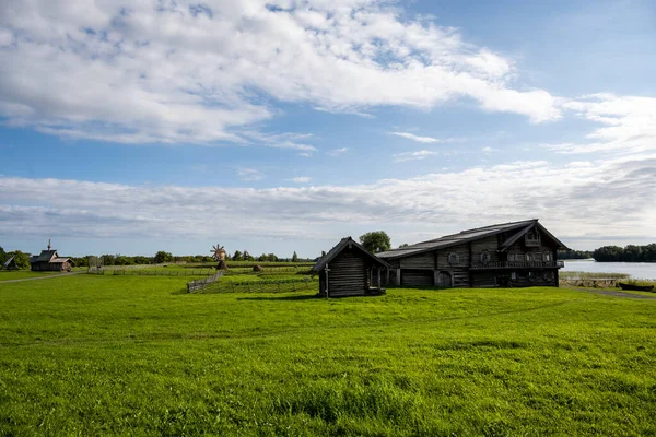 Paisaje Rural Con Molino Iglesia Madera Edificios Antiguos Isla — Foto de Stock