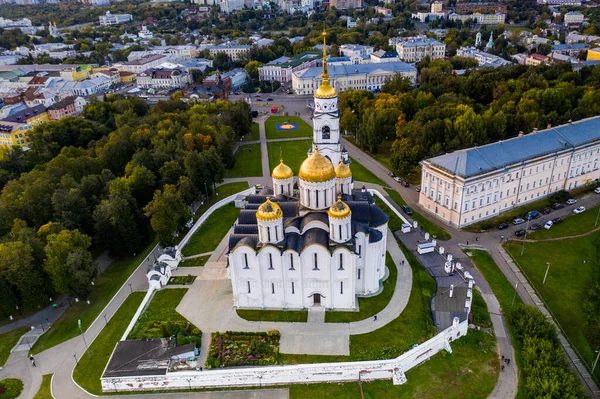 Панорамний Вид Старий Білий Кам Яний Монастир Блакитними Куполами Знятими — стокове фото