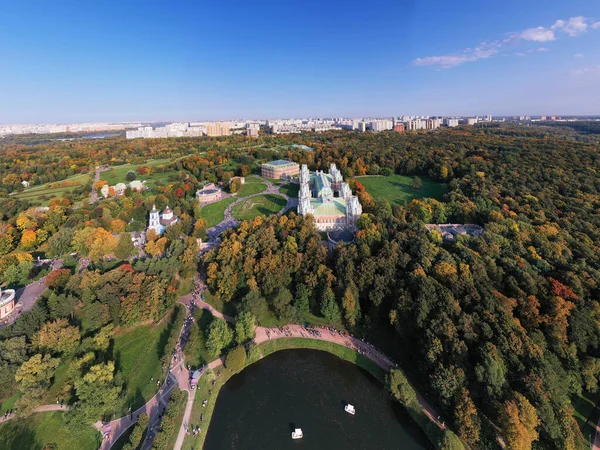 Een Panoramisch Uitzicht Het Oude Paleis Een Groot Groen Parkcomplex — Stockfoto