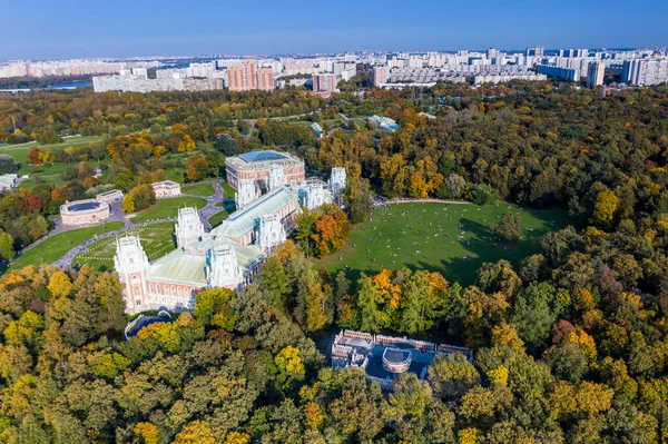 Een Panoramisch Uitzicht Het Oude Paleis Een Groot Groen Parkcomplex — Stockfoto