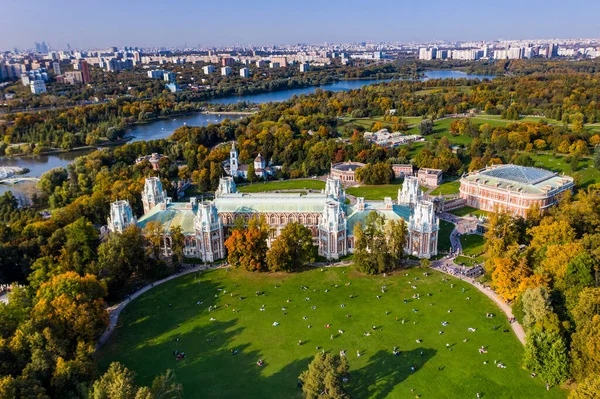 Una Vista Panorámica Del Antiguo Palacio Gran Complejo Parques Verdes —  Fotos de Stock