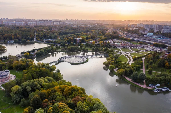 Een Panoramisch Uitzicht Het Oude Paleis Een Groot Groen Parkcomplex — Stockfoto