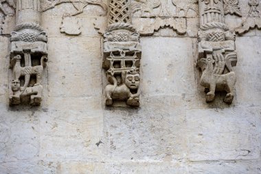 Günlük kullanım ve savaş için eski ev eşyaları