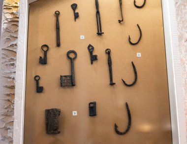 Günlük kullanım ve savaş için eski ev eşyaları