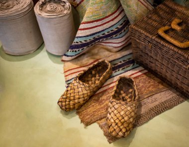 Günlük kullanım ve savaş için eski ev eşyaları