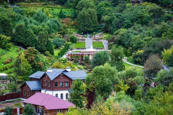 Eski Şehir Manzaralı Eski Binalar Park Alanları — Stok fotoğraf