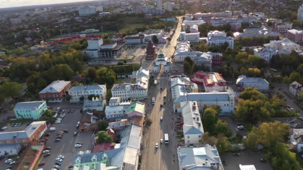 Панорамный Вид Город Древних Церквей Зданий Фоне Зеленых Деревьев Снятых — стоковое видео