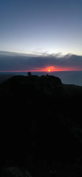 Krásné Hory Při Východu Slunce Pozadí Bílých Mraků — Stock fotografie