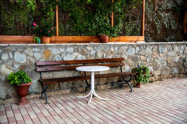 Dağ manzaralı misafir turist evi ve avlunun içi