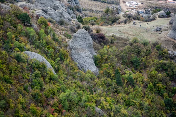 Vista Panorámica Las Montañas Valle Sobre Telón Fondo Pinos Verdes — Foto de Stock