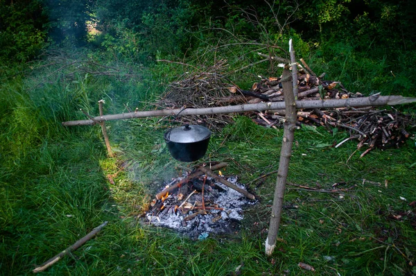 Gros Chaudron Sur Bûcher Préparation Nourriture Forêt — Photo