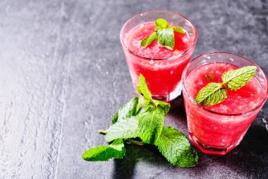 Karpuz Mojito taş tablo, boşaltmak nane ile
