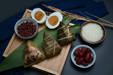 Geleneksel bir Çin festivali olan Zongzi ve Ejderha Teknesi Festivali için hammaddeler. Zongzi Ejderha Botu Festivali 'nde