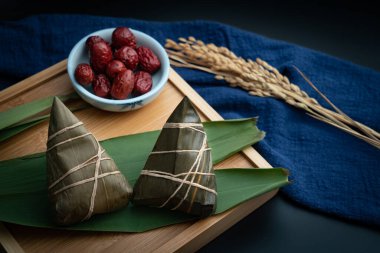 Geleneksel bir Çin festivali olan Zongzi ve Ejderha Teknesi Festivali için hammaddeler. Zongzi Ejderha Botu Festivali 'nde