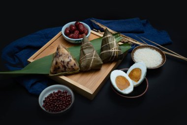 Geleneksel bir Çin festivali olan Zongzi ve Ejderha Teknesi Festivali için hammaddeler. Zongzi Ejderha Botu Festivali 'nde