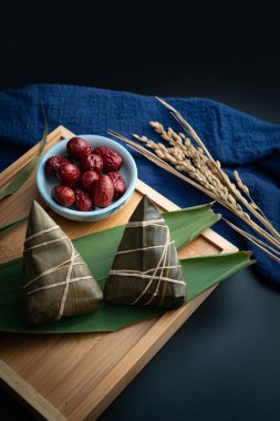 Geleneksel bir Çin festivali olan Zongzi ve Ejderha Teknesi Festivali için hammaddeler. Zongzi Ejderha Botu Festivali 'nde