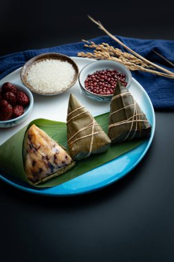 Geleneksel bir Çin festivali olan Zongzi ve Ejderha Teknesi Festivali için hammaddeler. Zongzi Ejderha Botu Festivali 'nde
