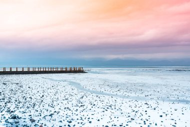 Çin, Qinghai 'deki Caka Tuz Gölü. Çin' deki Chaka Tuz Gölü. Qinghai 'nin Chaka Salt Lake' i hayallerle dolu.