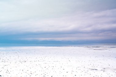 Çin, Qinghai 'deki Caka Tuz Gölü. Çin' deki Chaka Tuz Gölü. Qinghai 'nin Chaka Salt Lake' i hayallerle dolu.