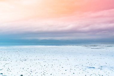 Çin, Qinghai 'deki Caka Tuz Gölü. Çin' deki Chaka Tuz Gölü. Qinghai 'nin Chaka Salt Lake' i hayallerle dolu.
