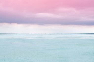 Çin, Qinghai 'deki Caka Tuz Gölü. Çin' deki Chaka Tuz Gölü. Qinghai 'nin Chaka Salt Lake' i hayallerle dolu.