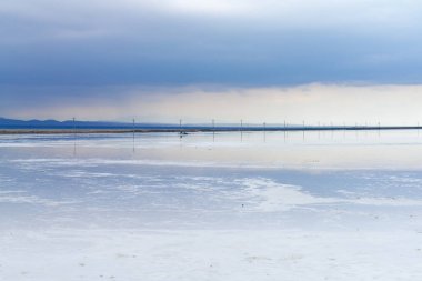 Çin, Qinghai 'deki Caka Tuz Gölü. Çin' deki Chaka Tuz Gölü. Qinghai 'nin Chaka Salt Lake' i hayallerle dolu.