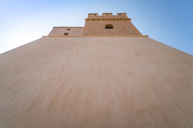 Çin 'in Gansu eyaletindeki görkemli Jiayuguan Büyük Duvar Kulesi. Jiayuguan, Gansu, Çin' deki Çin Seddi 'nin tareti.