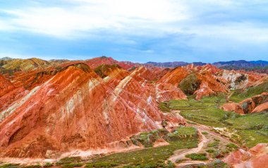 Zhangye Danxia Ulusal Jeolojik Parkı. Zhangye City, Gansu Eyaleti, Çin 'de renkli Danxia Geopark. Güzel ve renkli Danxia şekilleri. 