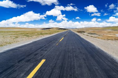 Hoh Xil Doğa Koruma Alanı, Qinghai, Çin. Dünya mirası alanı Hoh Xil. Qinghai-Tibet Demiryolu Hoh Xil 'i geçiyor.