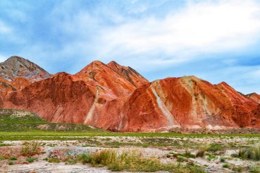 Zhangye Danxia Ulusal Jeolojik Parkı. Zhangye City, Gansu Eyaleti, Çin 'de renkli Danxia Geopark. Güzel ve renkli Danxia şekilleri. 