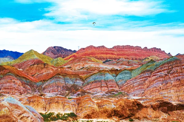 Zhangye Danxia Ulusal Jeolojik Parkı. Zhangye City, Gansu Eyaleti, Çin 'de renkli Danxia Geopark. Güzel ve renkli Danxia şekilleri. 