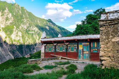 Jiaju Tibet köyü, Batı Sichuan, Çin 'de bir Tibet topluluğu. Sichuan 'daki Tibet bölgelerinin karakteristik konutları. Jiaju Tibetli VillageDanba Yerel Kalesi Çin 'de