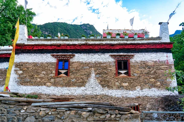 Jiajuチベット村 西部の四川省 中国のチベット人コミュニティ 四川省のチベット地域の特徴的な住居 Jiajuチベット村Danba中国のローカル城四川省 — ストック写真