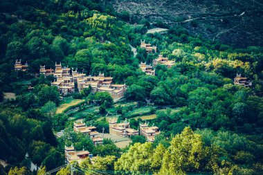Jiaju Tibet köyü, Batı Sichuan, Çin 'de bir Tibet topluluğu. Sichuan 'daki Tibet bölgelerinin karakteristik konutları. Jiaju Tibetli VillageDanba Yerel Kalesi Çin 'de