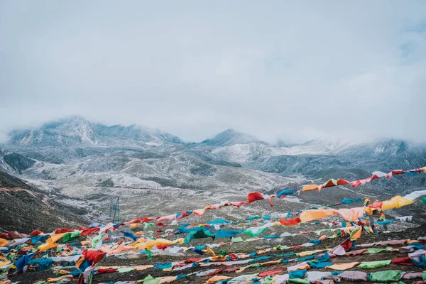 Барвистий Fengma Banner Zheduo Mountain Pass Ganzi Prefecture Sichuan China — стокове фото