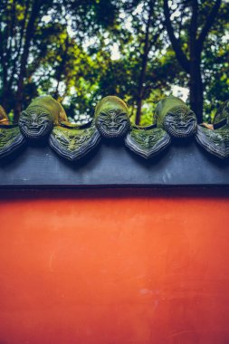 Chengdu, Sichuan, Çin 'deki Du Fu kulübesinde kırmızı duvar.
