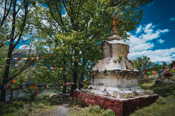 Закинута Обшарпана Тибетська Пагода Горі Xinduqiao Західному Сичуані Китай — стокове фото