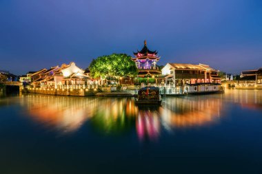 Shantang caddesinin gece manzarası, Suzhou, Çin