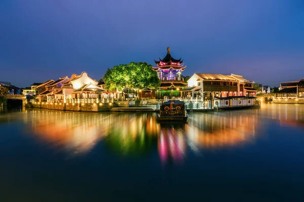 Shantang caddesinin gece manzarası, Suzhou, Çin