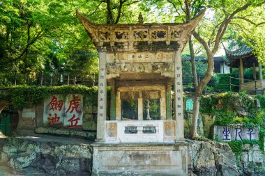 Huqiu 'da iki ölümsüz Pavyonu, Suzhou.