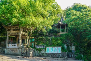 Huqiu 'da iki ölümsüz Pavyonu, Suzhou.