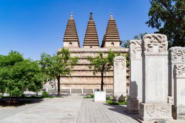 Zhenjue TempleBeijing Rock Carving Art Müzesi Pekin Zhenjue tapınağındaki Çin taş tableti. Pekin Rock Carving Art Museum.Pekin Kaya Oyma Sanat Müzesi Zhenjue Tapınağındaki taş heykel..