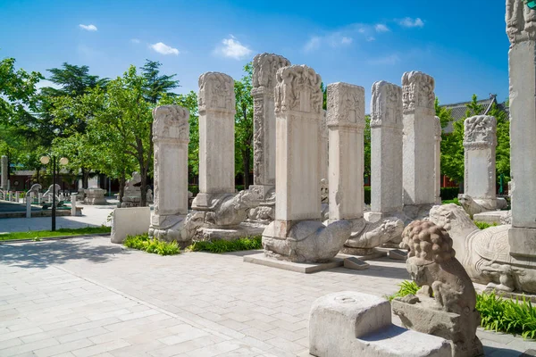 Zhenjue TempleBeijing Rock Carving Art Müzesi Pekin Zhenjue tapınağındaki Çin taş tableti. Pekin Rock Carving Art Museum.Pekin Kaya Oyma Sanat Müzesi Zhenjue Tapınağındaki taş heykel..