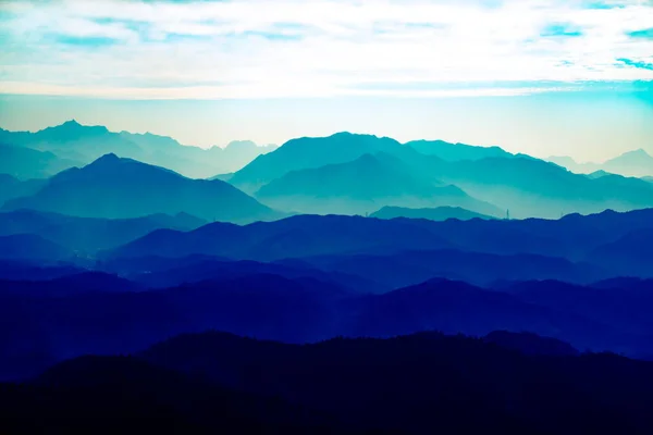 Uzak Dağların Mavi Rüya Arka Planı Mavi Dağ Mobil Arka — Stok fotoğraf