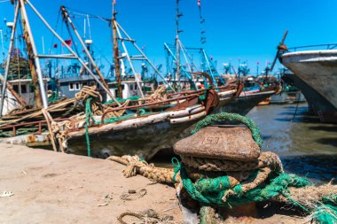 Balıkçı tekneleri Weihai, Shandong 'daki Yuanyao balıkçı limanına yanaştı.
