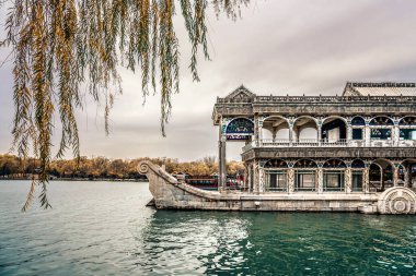 Kunming Gölü 'nde taş tekne, Yaz Sarayı, Pekin, Çin