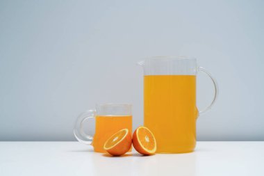 Bir bardak portakal suyu., 