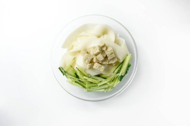 Bir kase lezzetli geleneksel Çin yemeği. Soğuk deri.